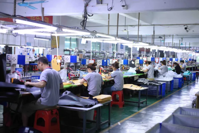 Sprzęt do produkcji i linia produkcyjna wodoodpornych suchych toreb